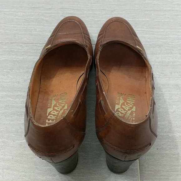 Vintage Salvatore Ferragamo Moccasin/Boat Heels - Picture 5 of 8